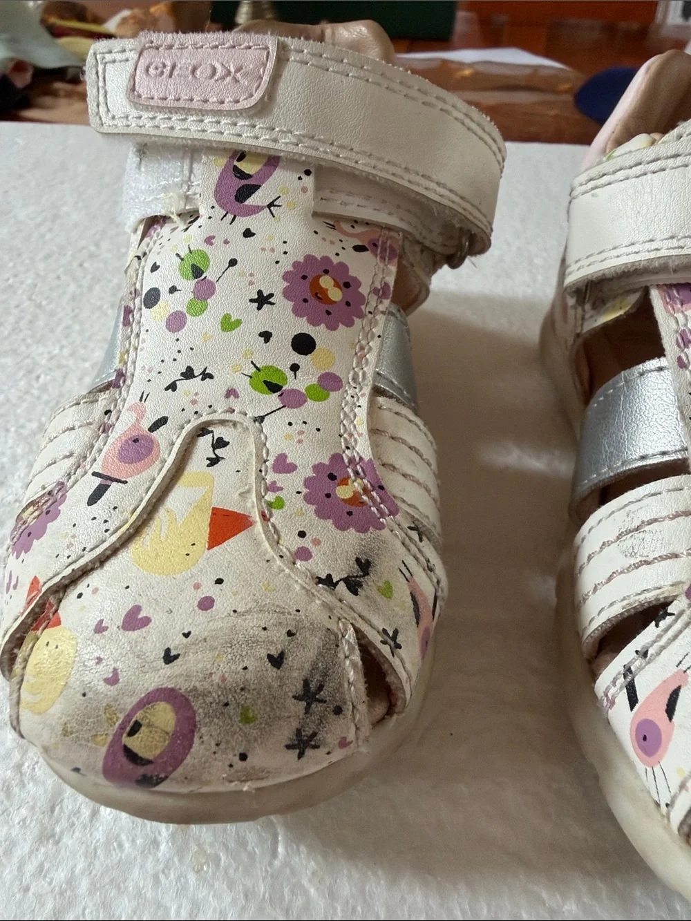 Geox Kids White Floral & Pink Accent Leather Sandals 25 /9